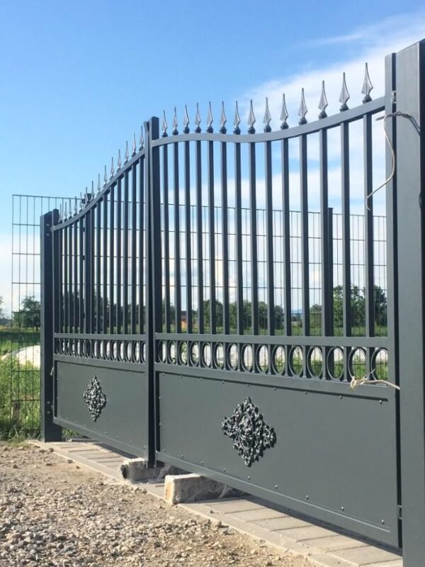 باب مزرعة حديدي